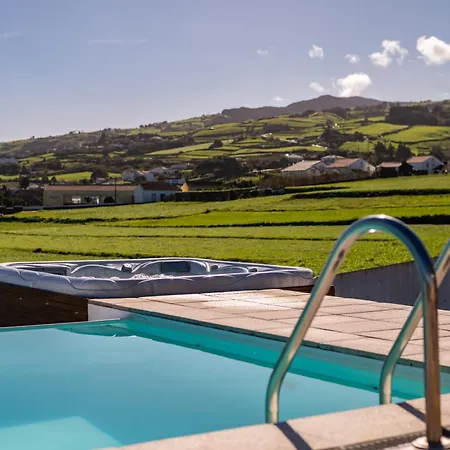 Дом отдыха Casa Da Belavista With Jacuzzi Нордешти